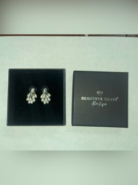 Beautiful Earth Pearl drop stud earrings